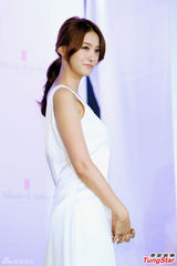 组图：韩星柳仁英赴台代言 望与周杰伦合作