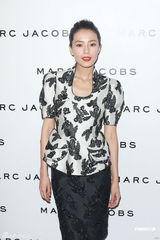 组图：众星出席时装展 陈慧琳小腹平坦不似怀孕