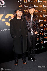 幻灯图：刘德华潮人装出席时尚活动 赞犀利哥有型