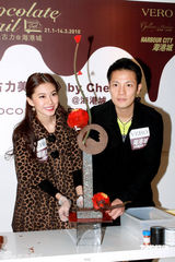 幻灯组图：丁子高情人节陪家人 杨千嬅虎年暂不添丁