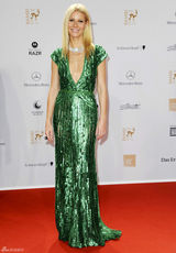 高清组图：格温妮丝-帕特洛深V领礼服性感亮相