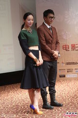 组图：韩雪遇裸男粉丝强抱 间接承认有男友