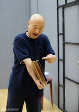 组图：陈佩斯客串歌剧喜感足 开口演唱《我的太阳》