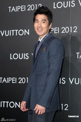 组图：张曼玉亮相台北 谈演戏渴望挑战新角色