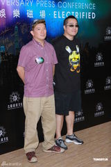 组图：薛凯琪签约新公司 刘谦否认与李蕴绯闻