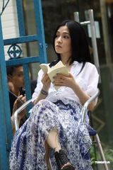 组图：范晓萱满足恋爱状态 新剧与胡歌邂逅奶茶店