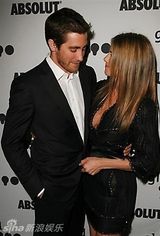 幻灯图集：好莱坞女星美胸诱人 盘点身边尴尬人