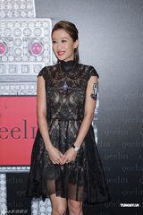 组图：谢婷婷红唇透视装现身 黄奕斑马纹短裙斗艳  