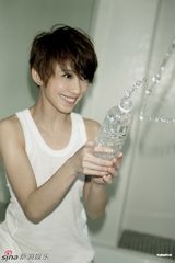 高清组图：戴佩妮清新活泼洋溢夏日气氛