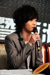 幻灯组图：华语榜中榜成都揭幕 潘玮柏张靓颖站台