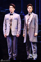 组图：2AM昶旻等演音乐剧《开膛手杰克》洒热泪