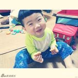 组图：韩国丑萌小正太再曝萌图 小眼咪咪喜感足