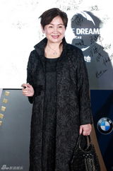 组图：亚洲电影大奖红毯春色浓 众女星挤胸露腿