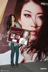 组图：曲婉婷首发唱片香港销量超越白金