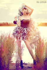 组图：孙耀琦霓虹写真别致风格