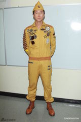 组图：新婚洪天明开心复工 郑欣宜吴若希优雅亮相