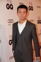 组图：《GQ》庆典 型男邢佳栋携娇俏蒙亭宜亮相