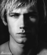 高清组图：英国偶像亚历克斯-帕蒂弗黑白写真
