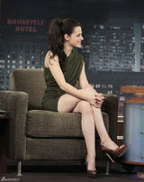 组图：克里斯汀-斯图尔特上电视节目秀性感美腿