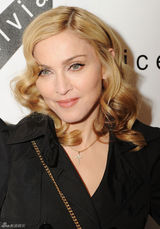 高清组图：麦当娜携女儿亮相 母女俩钟爱丝袜