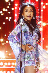 组图：李孝利豹纹装火辣热舞 红唇冶艳挑逗型男