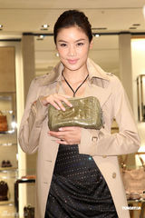 高清图：乐基儿台北剪彩 着装时尚新潮美腿纤长