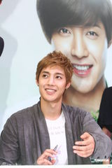 组图：金贤重赴台湾代言产品 亚洲巡演将设台湾站