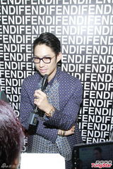 组图：徐濠萦透露爱女心情 何超仪拒谈艺人饭局