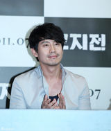 组图：电影《高地战》首映 高修帅气金玉彬抢眼