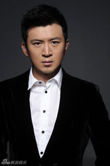 组图：郭家铭绅士写真化身玫瑰情人