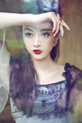 组图：刘梓娇梦幻写真精灵般守望幸福