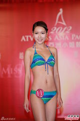 组图：候选亚姐泳装亮相 韩国选手压鼻否认整容