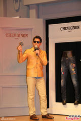 组图：郭富城穿皮褛扮机师 赞张曼玉衣着有品味