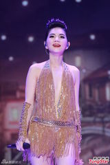 组图：Selina延迟造人 Ella挤胸性感舞老公最爱