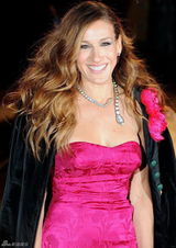 高清：前妻赫利捧场格兰特新片 杰西卡-帕克秀短裙