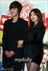 组图：金贤重郑素敏上演7集《恶作剧之吻》