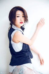 组图：毛晓彤写真大片 轻熟女演绎红唇诱惑