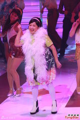 组图：赌王数百万支持太太 何超莲吴克羣献艺