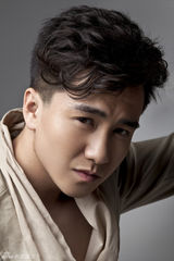 组图：翟天临馥雅气质大片 流露男人味极致诱惑