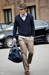 组图：吴秀波游走时尚前端 自信玩转帽子搭配