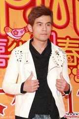 高清图：周杰伦香港签唱火爆 被与蔡依林比胸