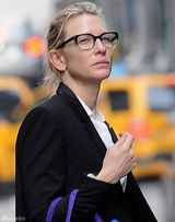 组图：凯特-布兰切特中性极客装纽约购物