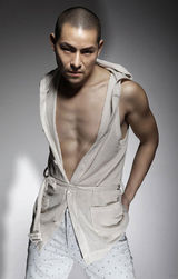 组图：“四弟”杜奕衡曝新造型 大露胸肌走狂野路线