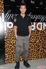 组图：应采儿粉裙裸背谈造人大计 陈小春悠闲搞怪