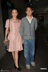 组图：梁朝伟刘嘉玲恩爱出席活动 粉碎婚变传言