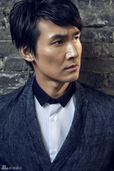 组图：张铎复古写真年代味浓演绎低调华丽