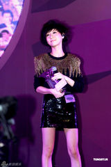 组图：金贤重香港获大奖 阿SA无缘和男友过圣诞