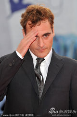 组图：《大师》首映杰昆洒脱不羁 两女星华服争艳