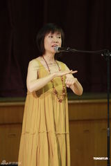 组图：藤田惠美关爱日本灾民 赞香港学生勇于表达