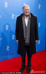 组图：里维斯亮相《肩并肩》发布会 电影节主席助阵